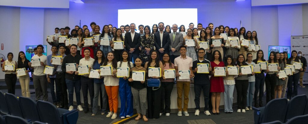 Becas Fundación Nasser – UNITEC | CEUTEC beneficia a 100 jóvenes más para estudios universitarios