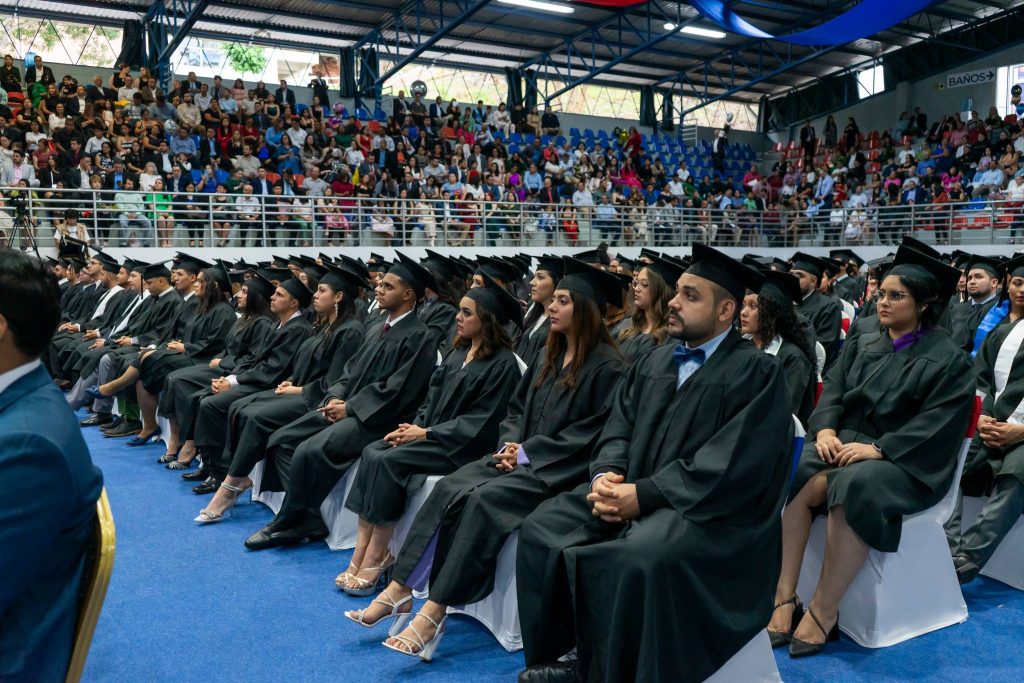 celebramos-con-orgullo-la-graduacion-de-357-nuevos-profesionales 5