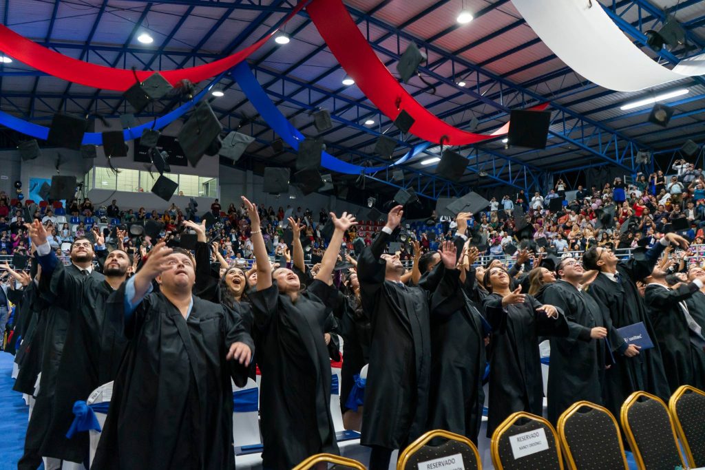 celebramos-con-orgullo-la-graduacion-de-357-nuevos-profesionales