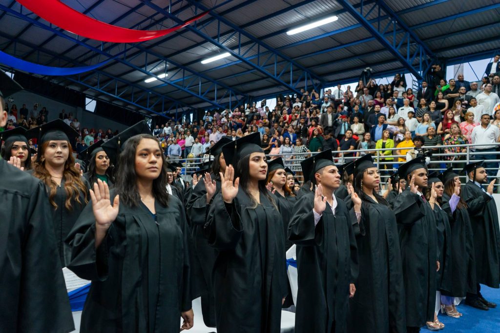 celebramos-con-orgullo-la-graduacion-de-357-nuevos-profesionales 5