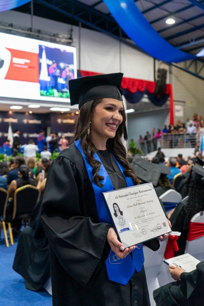 celebramos-con-orgullo-la-graduacion-de-357-nuevos-profesionales 5