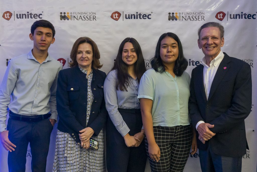 100 jóvenes más se suman a la familia CEUTEC y UNITEC