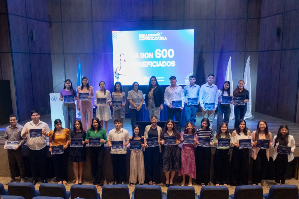 100 jóvenes más se suman a la familia CEUTEC y UNITEC