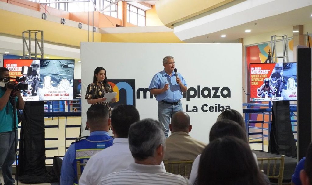 Estudiantes lanzan campaña “Tú direccionas tu vida” junto al CRILA para reforzar la seguridad vial en La Ceiba