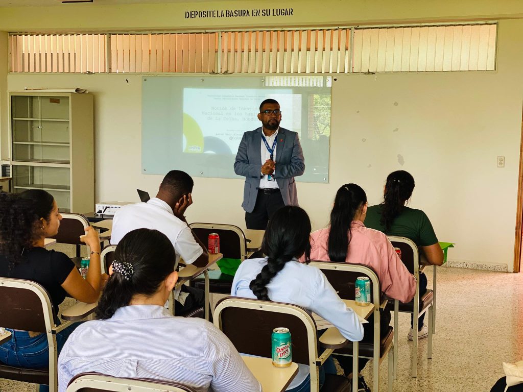 Docentes de CEUTEC destaca en Congreso Internacional de Investigación en La Ceiba