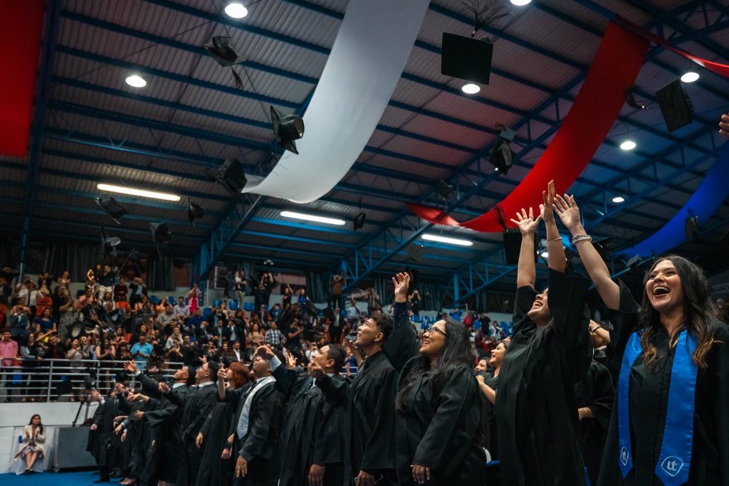 330-graduados-ceutec-listos-para-transformar-honduras00