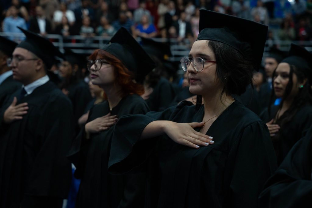 330 graduados CEUTEC listos para transformar Honduras