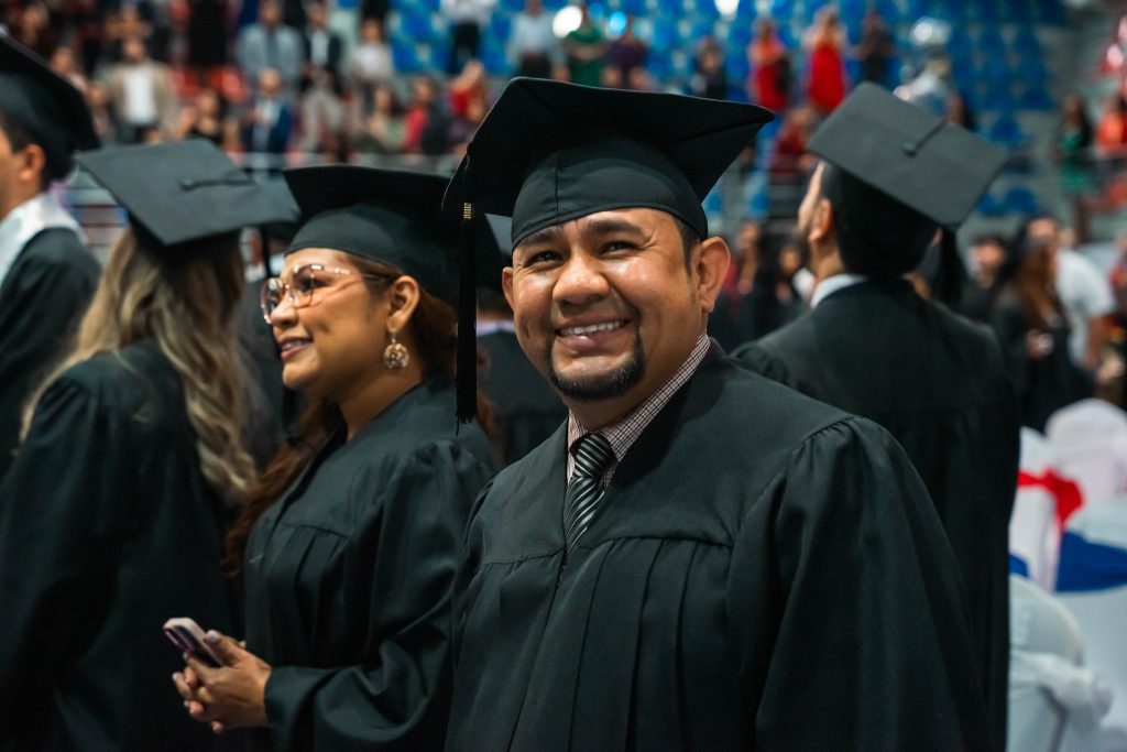 330 graduados CEUTEC listos para transformar Honduras