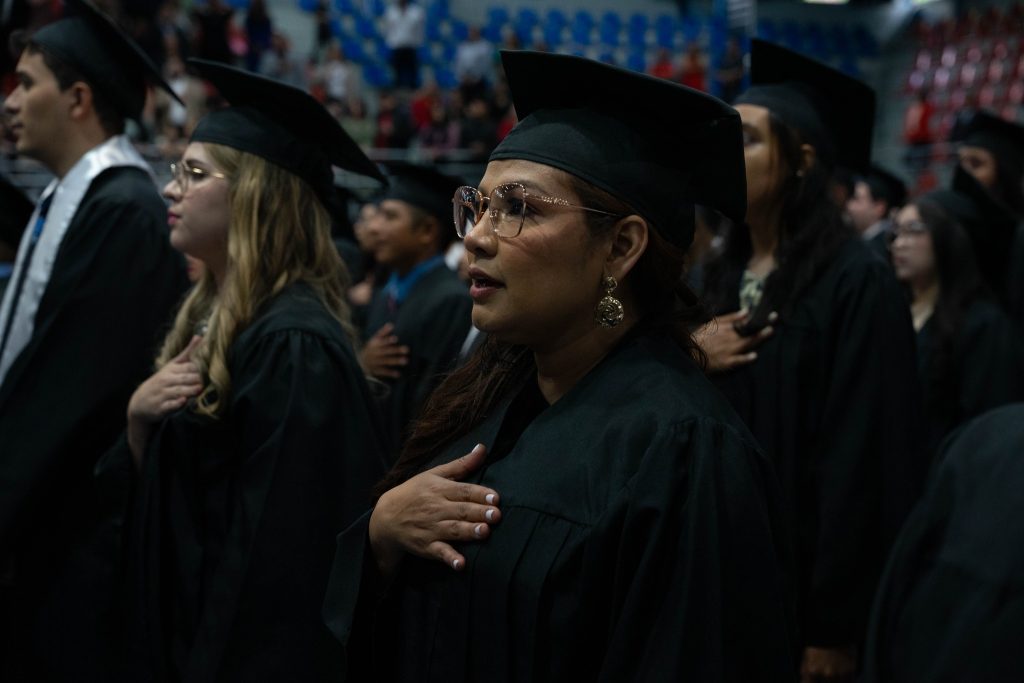 330 graduados CEUTEC listos para transformar Honduras