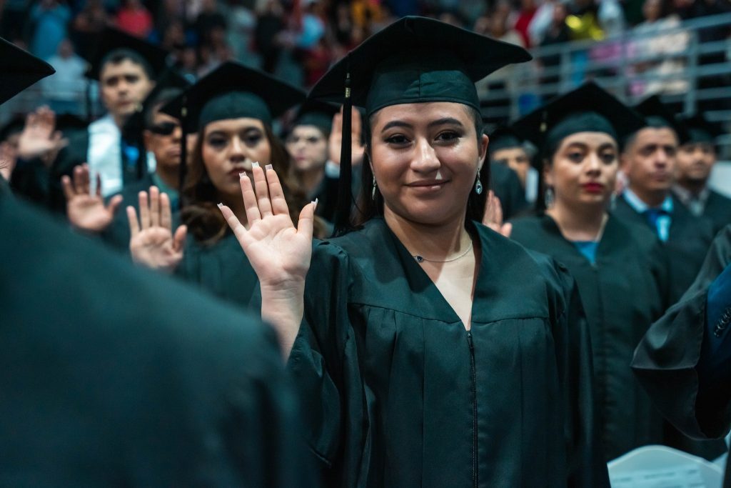 330 graduados CEUTEC listos para transformar Honduras