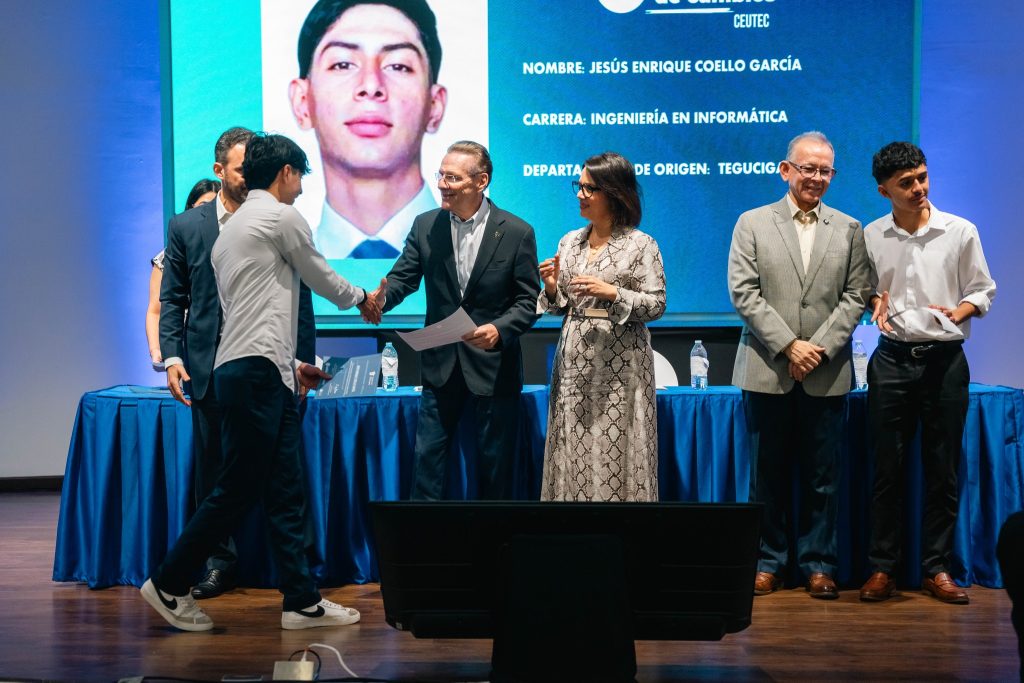 Fundación Nasser y CEUTEC impulsan la educación universitaria con 100 becas